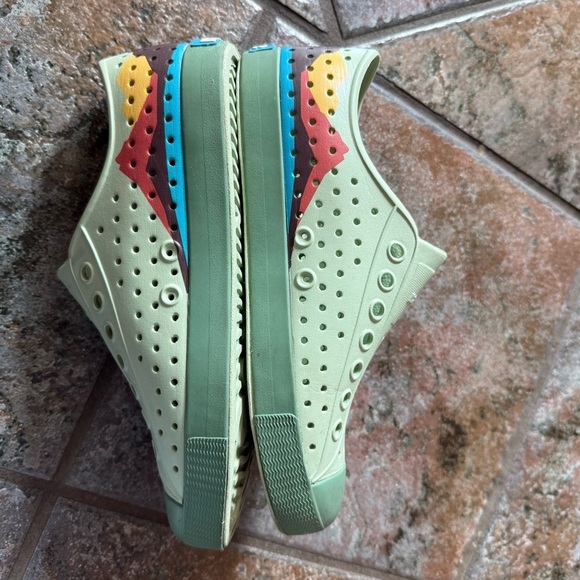 Native Shoes unisex design M5 or W7 slip on water shoes - Picture 8 of 10